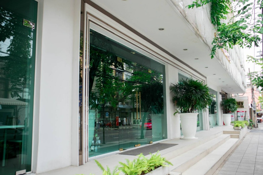 For RentOfficeSathorn, Narathiwat : Office for rent in the heart of the city, good location, Sathorn area, Charoen Krung Road.