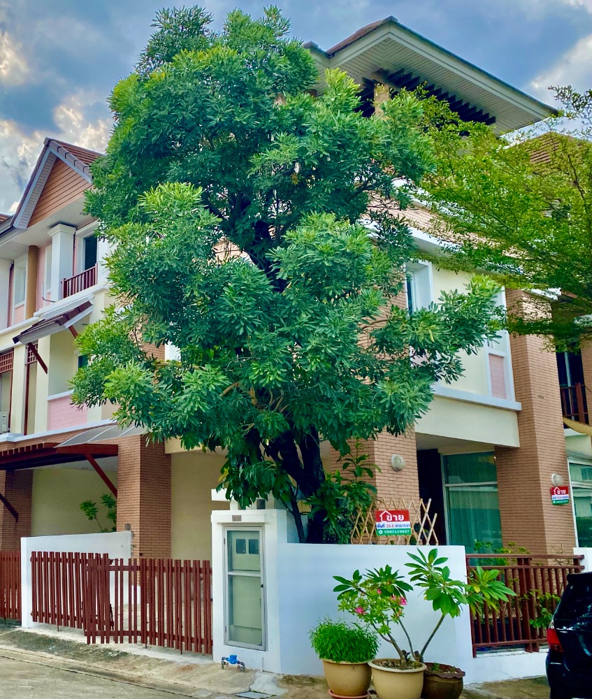 For SaleTownhouseRamkhamhaeng, Hua Mak : 🔥 Pay the same amount in the area. more🔥 Townhome 3 floors, behind the corner, 36.8 sqm, near the entrance to the yellow line train