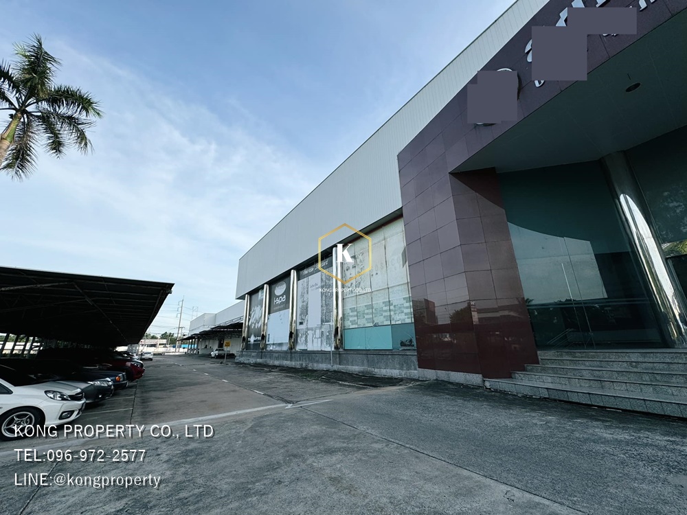 For RentShowroomNawamin, Ramindra : showroom for rent and warehouse next to Ram Inthra Road, Min Buri District, Bangkok, next to 2 sides of the road