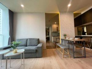 For RentCondoSukhumvit, Asoke, Thonglor : Condo Noble Recole For Rent is a high-rise condo in a prime location in the Sukhumvit area. The decorated room is very beautiful, tight details, close to the train, very convenient to travel ✨🔥🏢