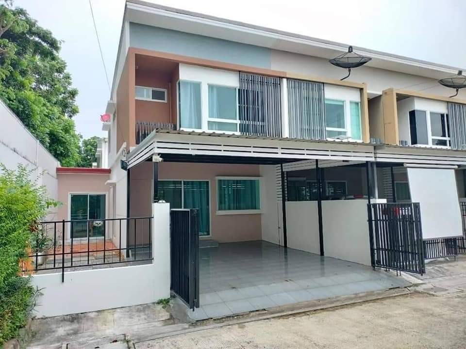 For RentTownhouseBangna, Bearing, Lasalle : B669 Townhouse for rent, 2 floors, corner unit, Indy Srinakarin Village, Soi Sri Dan 22, Samut Prakan.