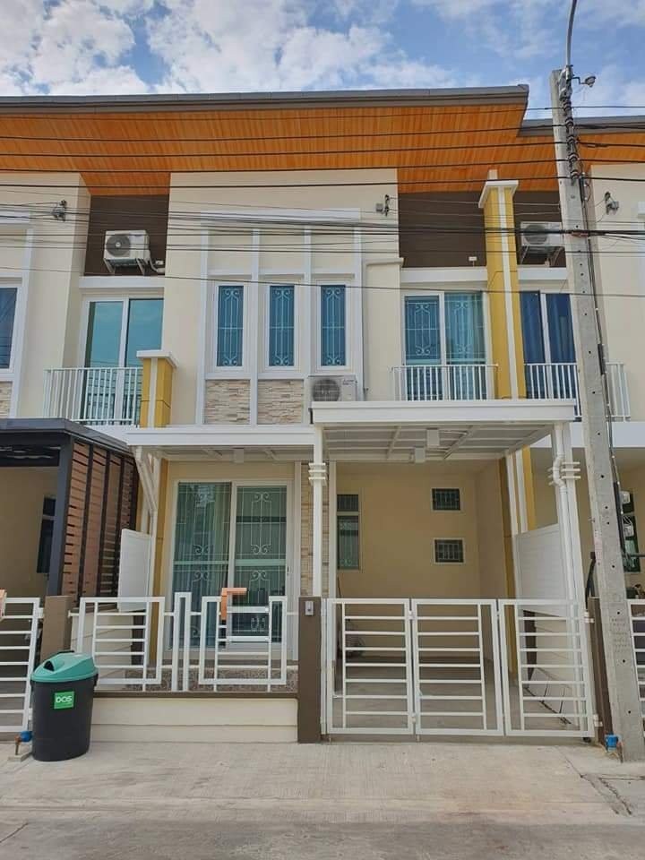 For RentTownhouseLadkrabang, Suwannaphum Airport : B822 Townhouse for rent, Golden Town Chaloem Phra Kiat-Suan Luang. Chaloem Phrakiat Rama 9 Road, Soi 30