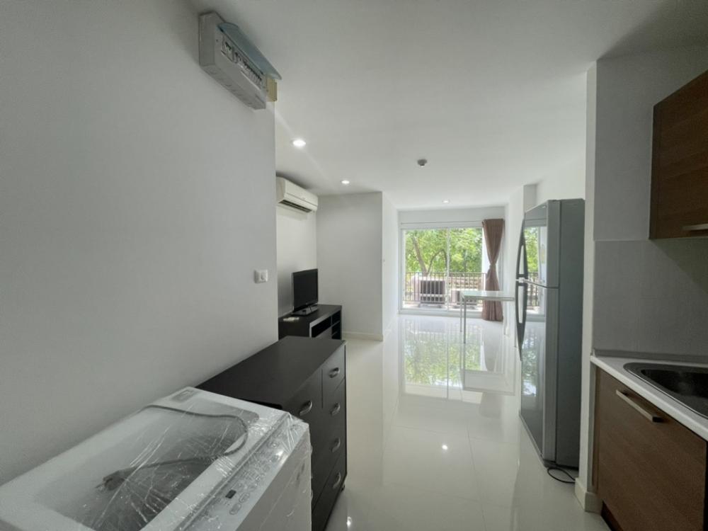 For RentCondoRatchathewi,Phayathai : Condo for rent, Ratchawithi City Resort, near BTS Victory Monument.