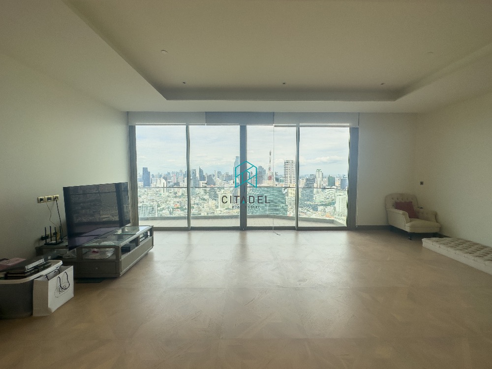 For SaleCondoWongwianyai, Charoennakor : Hot Deal! High Floor 3 Beds Condo for Sale!