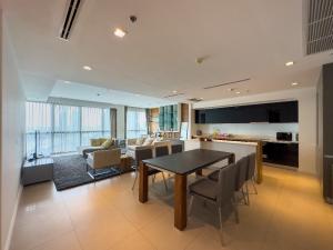 For RentCondoWongwianyai, Charoennakor : Mid Floor, Fully Furnished 2 Beds Condo for Rent!