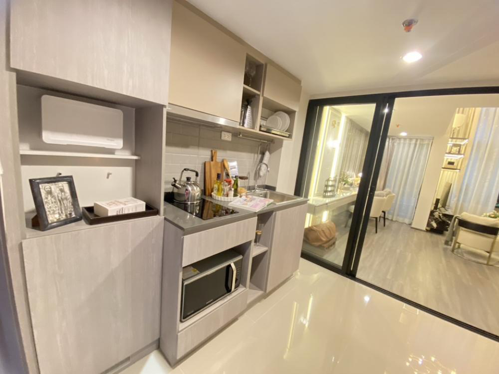 Sale DownCondoSeri Thai, Ramkhamhaeng Nida : Down payment sale 4 hundred thousand baht, luxury condo next to the Yellow-Orange Line electric train, Pre-Sales price, free transfer fee