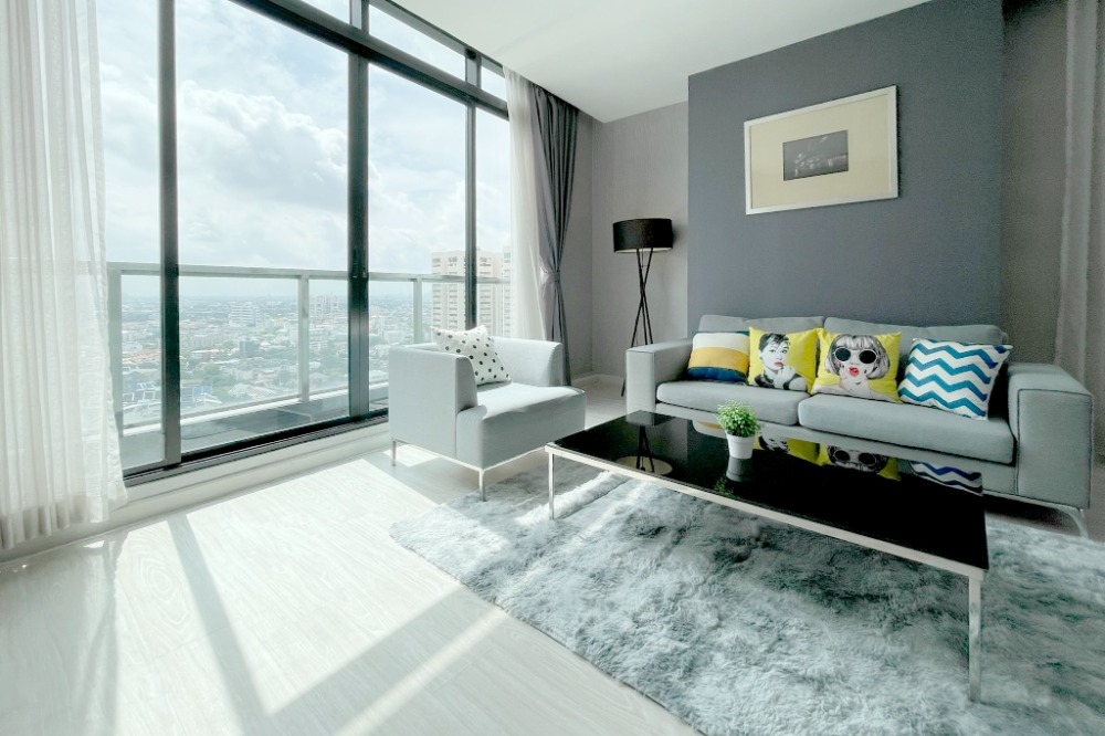 For RentCondoSukhumvit, Asoke, Thonglor : (Contact the owner) Condo for rent, Up Ekkamai, MovenPick, large room, 70 sq m., 2 bedrooms, wide balcony with views.