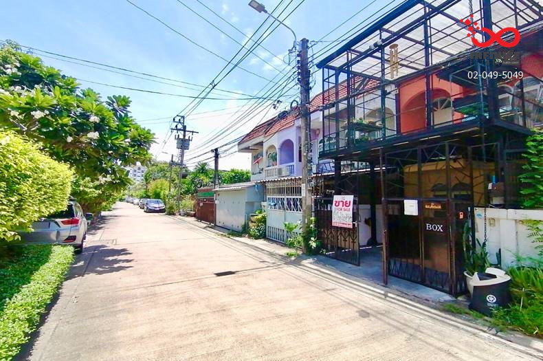 For SaleTownhouseNonthaburi, Bang Yai, Bangbuathong : 2-storey townhouse for sale, area 16 square meters, on Ngamwongwan Road.