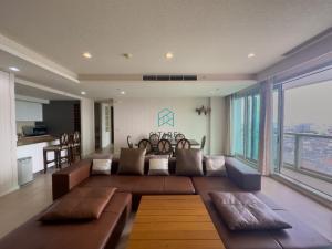 For SaleCondoWongwianyai, Charoennakor : Lovely 3 Beds Condo for Sale Facing IconSiam!