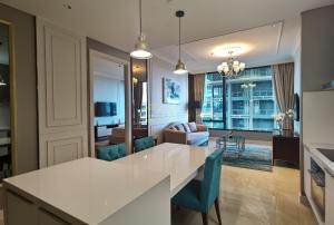 For RentCondoWitthayu, Chidlom, Langsuan, Ploenchit : Luxury, Cozy Condo for Rent in Bangkok's Prime Location!