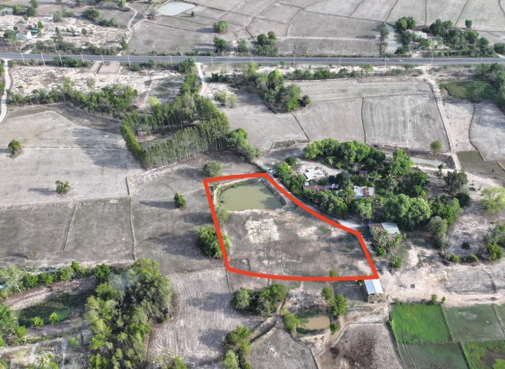For SaleLandUthai Thani : Land for sale, 4 rai 13 sq m, Uthai Thani Province, Mueang District, Don Khwang Subdistrict, only 200 meters from Road 3221, only 4 kilometers from the city, suitable for making a cafe, building a residential house, doing agriculture.