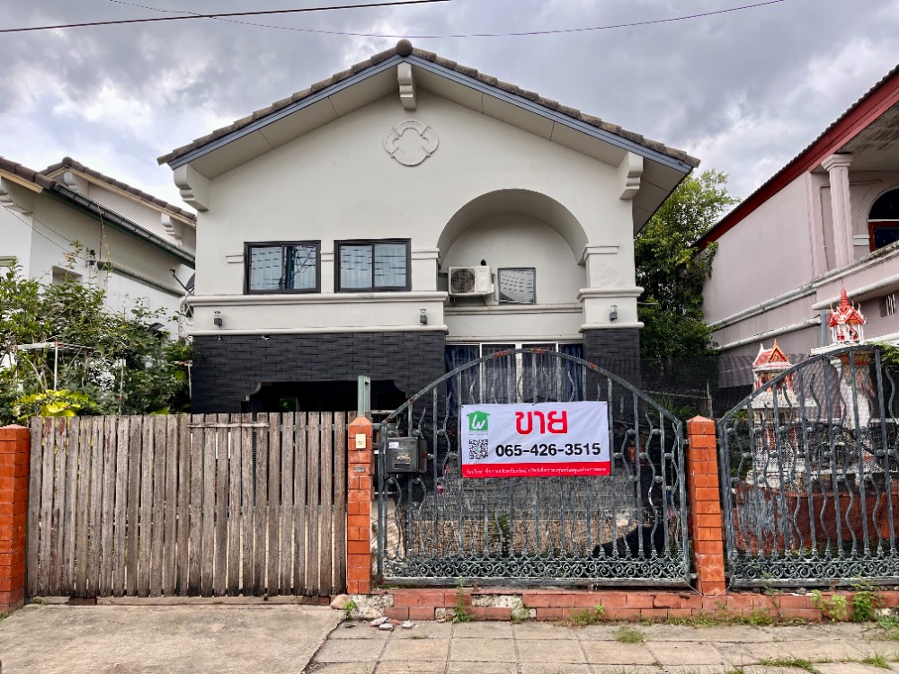 For SaleHousePattanakan, Srinakarin : Single house, Muang Thong Garden Village Good location with potential in Phatthanakan area Quality community center near the 2 yellow line trains and the Airport Link.