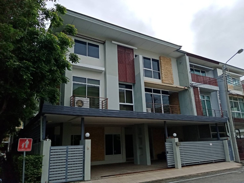 For SaleTownhouseSathorn, Narathiwat : Thanapat House Sathorn - Narathiwat / 7 bedrooms (for sale), Thanapat Haus Sathorn - Narathiwas / 7 Bedrooms (SALE) NUT750.