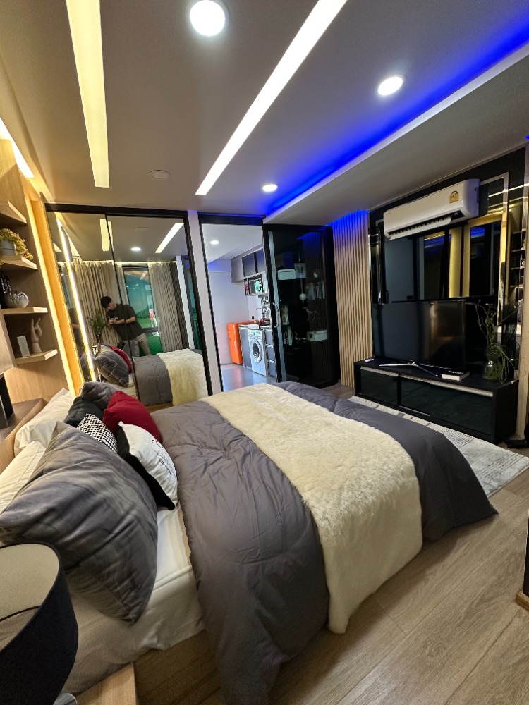 Sale DownCondoRatchadapisek, Huaikwang, Suttisan : [Sale down payment] Condo CybiQ Ratchada 32, good location, next to Ratchada Road, Ladprao Road, Wang Hin Yellow line electric train, fully furnished, get cash back up to 500,000 baht