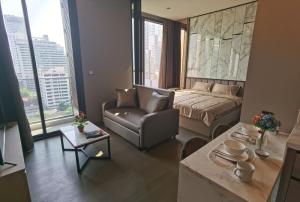 For RentCondoRama9, Petchburi, RCA : Beautiful 1 Bed Unit for Rent!