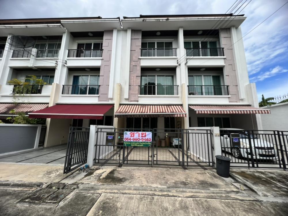 For SaleHouseLadkrabang, Suwannaphum Airport : 3-story townhouse for sale, Baan Klang Muang On Nut-Lat Krabang Next to Lat Krabang Road, 3 bedrooms, 3 bathrooms.