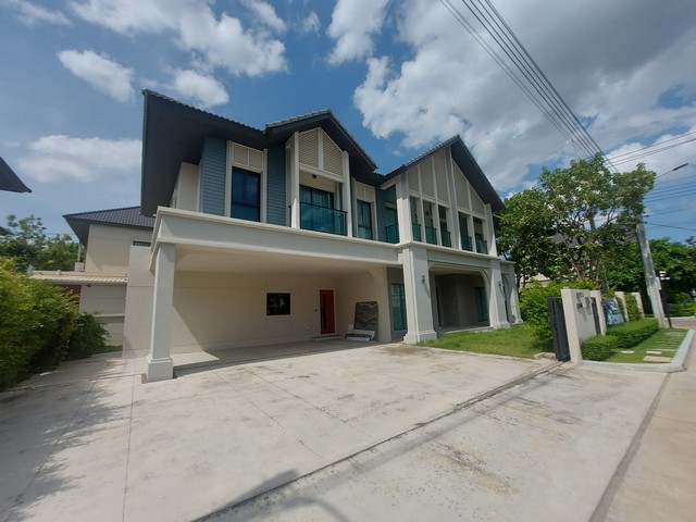 For SaleHouseNonthaburi, Bang Yai, Bangbuathong : Luxury detached house for sale, Bangkok Boulevard Signature Westgate, Bangkok Boulevard Signature Westgate, new house, never been in, corner plot, garden front, 4 bedrooms, 5 bathrooms, 98 square meters, 419 square meters, Build-in, the whole house is ver