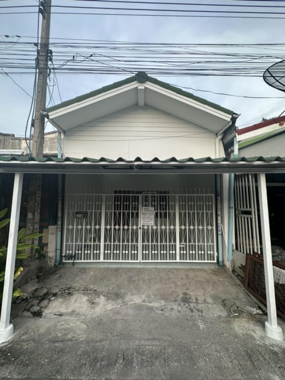 For SaleTownhousePathum Thani,Rangsit, Thammasat : Single-storey townhome for sale, Kaew Khwan Village, Khlong 7, Thanyaburi, 2 bedrooms, 1 bathroom, ready to move in