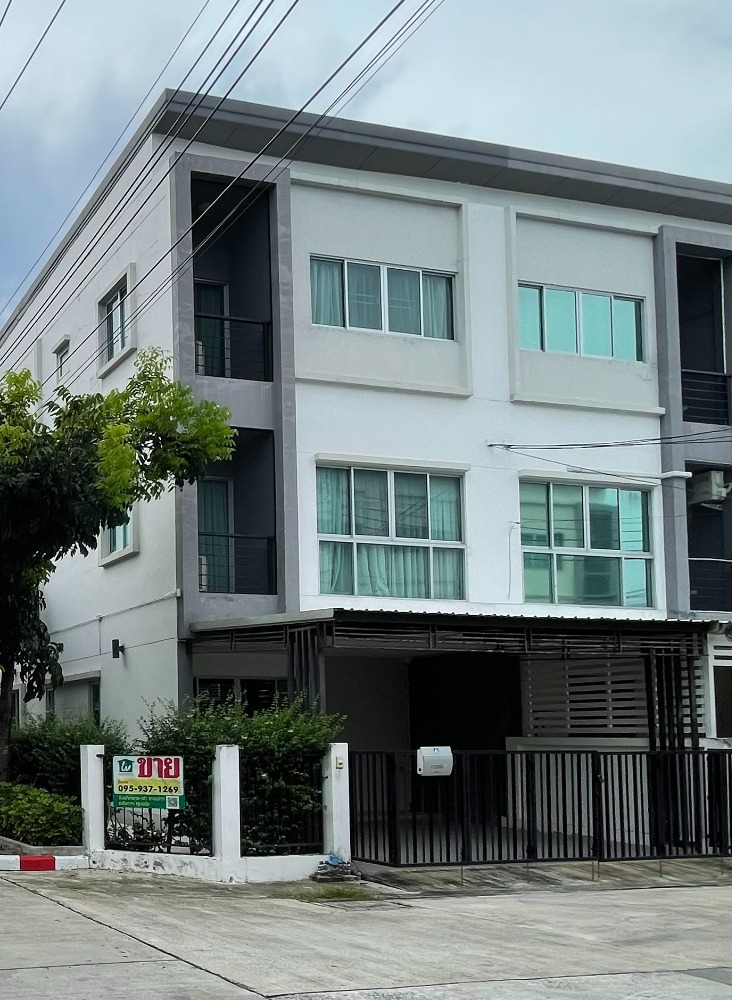 For SaleTownhouseSamut Prakan,Samrong : Selling Lumpini Town Ville Srinakarin, 3-storey townhome, next to the station - Si Bearing.