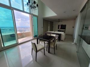 ขายคอนโดวงเวียนใหญ่ เจริญนคร : 225sqm Riverside Triplex Penthouse 3 bedrooms for sale