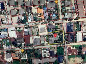 For SaleLandRatchadapisek, Huaikwang, Suttisan : Land for sale with 1 detached house (corner plot) 242 square wah, Soi Ratchadapisek 42 Intersection 6, Lat Yao, Bang Sue, Bangkok.