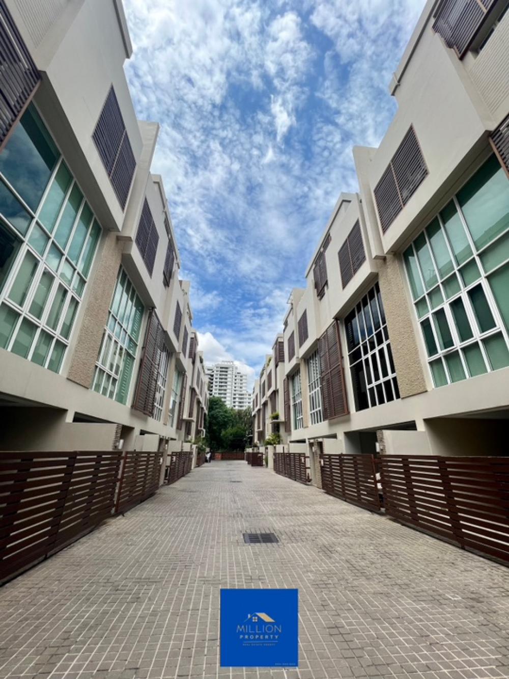 For RentTownhouseSukhumvit, Asoke, Thonglor : Luxury 5-storeys townhome in Thonglor for rent
The Park Lane Ekamai-Thonglor, land 63 sq.wah, usable area 850 sq.m with private pool and garden