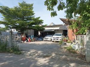 For SaleLandNonthaburi, Bang Yai, Bangbuathong : Land for sale with buildings in Soi Sai Ma.