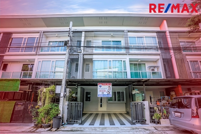 For SaleTownhouseKaset Nawamin,Ladplakao : 3-storey townhome for sale, The iBox Kaset-Nawamin. Next to the main road, the project does not have to enter the sub-alley. In front of the house, do not bump into anyone, Kaset-Nawamin zone