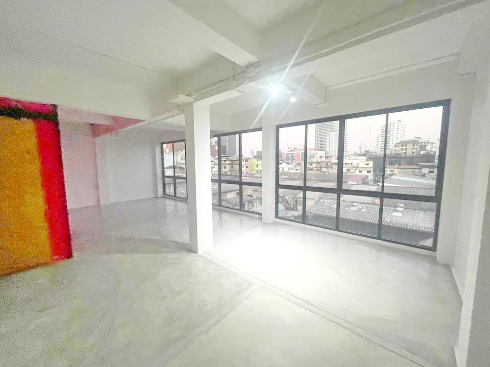 For SaleShowroomRatchadapisek, Huaikwang, Suttisan : HK0090😊😍 For RENT,SELL for rent, sale office building Ratchada 5 floors,🚪 🚄near MRT Huai Khwang 🔔House area: 78.00 sq m.🔔Usable area: 920.00 sq m.💲For sale: 62,000,000฿ 📞O99-5919653,O65-9423251✅LineID:@sureresidence