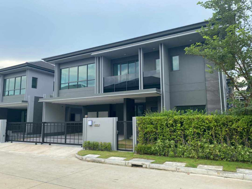 For SaleHousePattanakan, Srinakarin : House for sale Setthasiri Krungthep Kreetha 2 (private atmosphere) on an area of ​​​​83.2 sq m, 4 bedrooms, 4 bathrooms, can park 3-4 cars in the house.