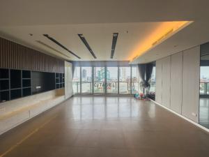 For RentCondoWongwianyai, Charoennakor : Spacious 3 Beds Unit for Rent!