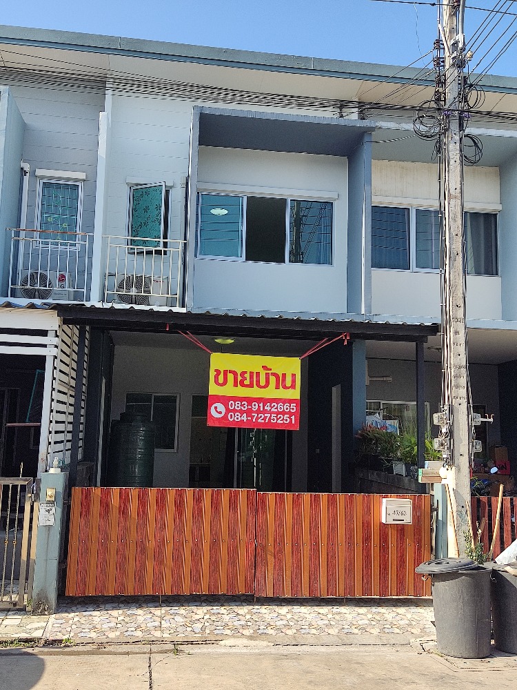 For SaleTownhousePathum Thani,Rangsit, Thammasat : 2-storey townhouse for sale, V Village 2, Klong Song Subdistrict, Klong Luang District, Pathum Thani Province ** Area 16.8 square wah, has a usable area of ​​110 square meters, has 2 bedrooms, 2 bathrooms, 1 car park. renovated, decorated