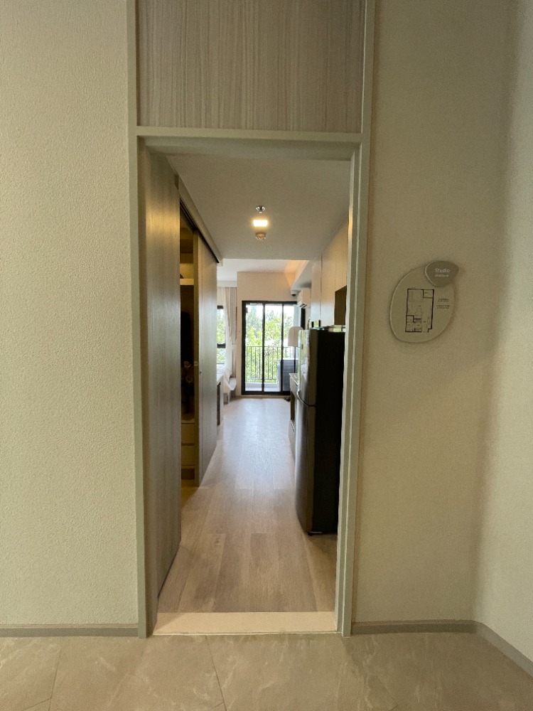 For SaleCondoRama9, Petchburi, RCA : Condo for sale, Cobb Ratchada-Rama 9, 4th floor, usable area 24.50 sq m, studio room, 1 bedroom, 1 bathroom, new lifestyle condo, fully furnished room, located in the heart of the business district. Ratchada-Rama 9 area on Thiam Ruam Mit Road, near MRT Cu