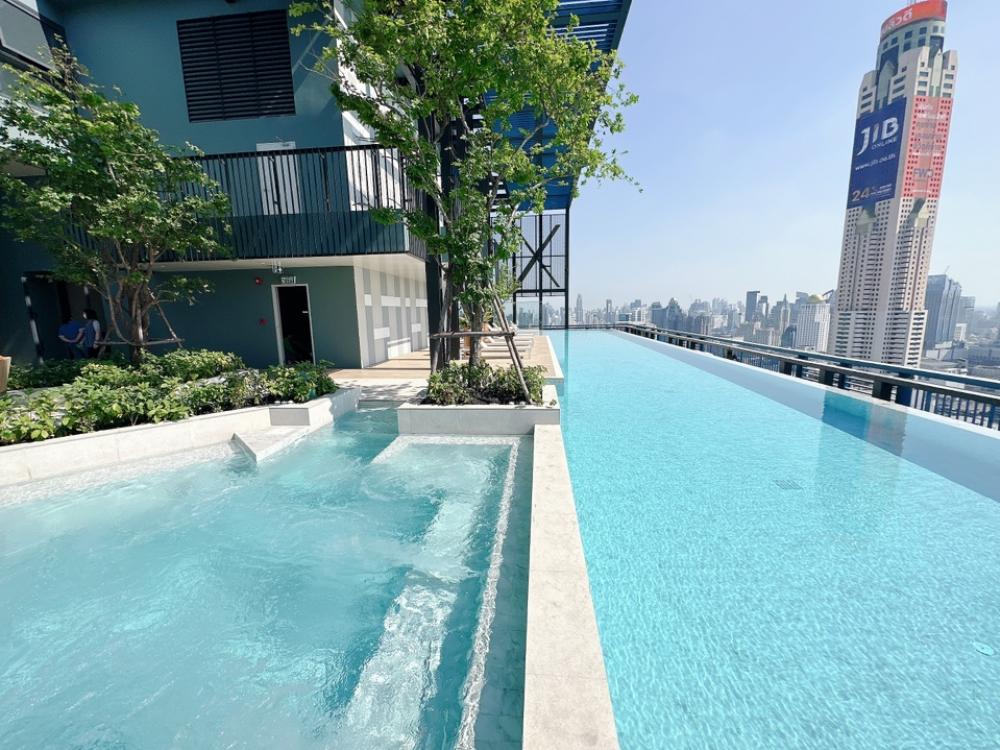 For SaleCondoRatchathewi,Phayathai : Free down payment 0 baht, selling at a loss, easy installments 18,000/month, cheaper than renting, Sansiri guarantees good prices for every room.