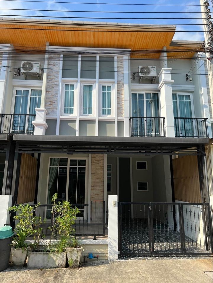 For RentTownhouseLadkrabang, Suwannaphum Airport : B812 2-story townhouse for rent, Golden Town Bangna, Suan Luang, Kanchanaphisek Road, Prawet.