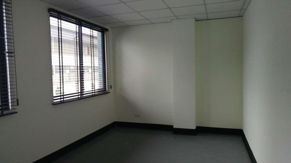 For RentOfficeAri,Anusaowaree : Office space in the low-rise building 133 sq m. at Baht 390/ sq m. for rent located on Phaholyothin Road near BTS Ari-Saphan Khwai station