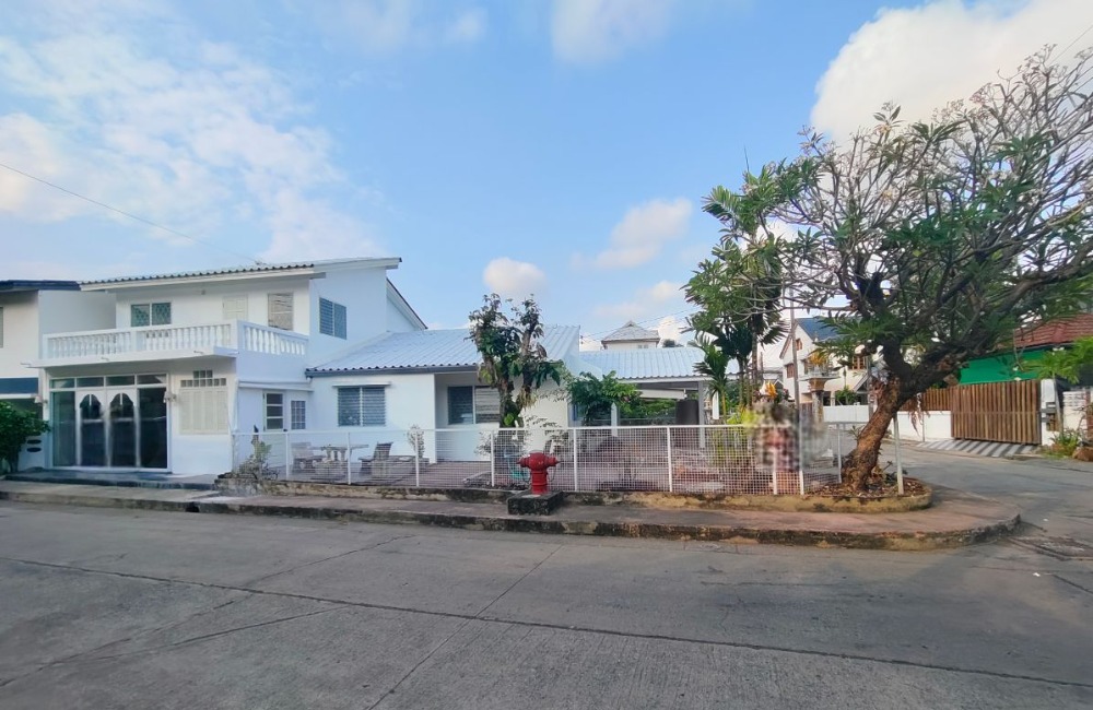 For SaleHouseMin Buri, Romklao : Beautiful house ready to live in Sammakorn Village 1, near the MRT Orange Line.