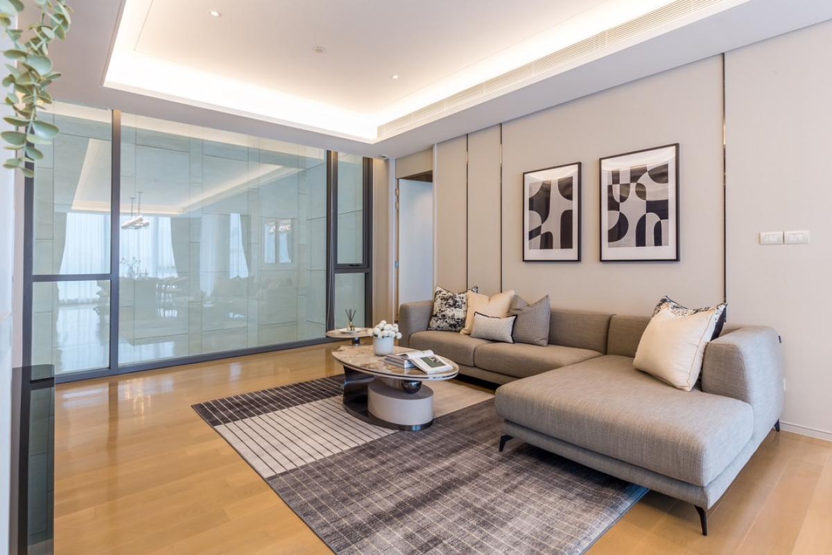 For SaleCondoWitthayu, Chidlom, Langsuan, Ploenchit : 📢👇Luxury low rise condo, the most homely feeling and privately in Sindhorn village , adjacent to the Kimpton Maa-Lai Hotel and Velaa community mall, fully furnished, unblocked view