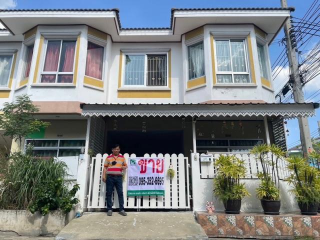 For SaleTownhouseSamut Prakan,Samrong : Townhouse for sale, Sirin Town Village 2, behind the corner, 18 sq m, Pracha Uthit - Rama 2, near Sarasas Witaed Suksa School