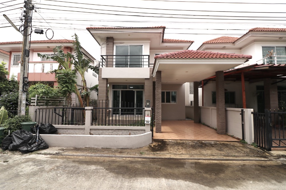 For SaleHouseNonthaburi, Bang Yai, Bangbuathong : Semi-detached house for sale, Rom Mai Bang Yai Village, 3.69 million baht.