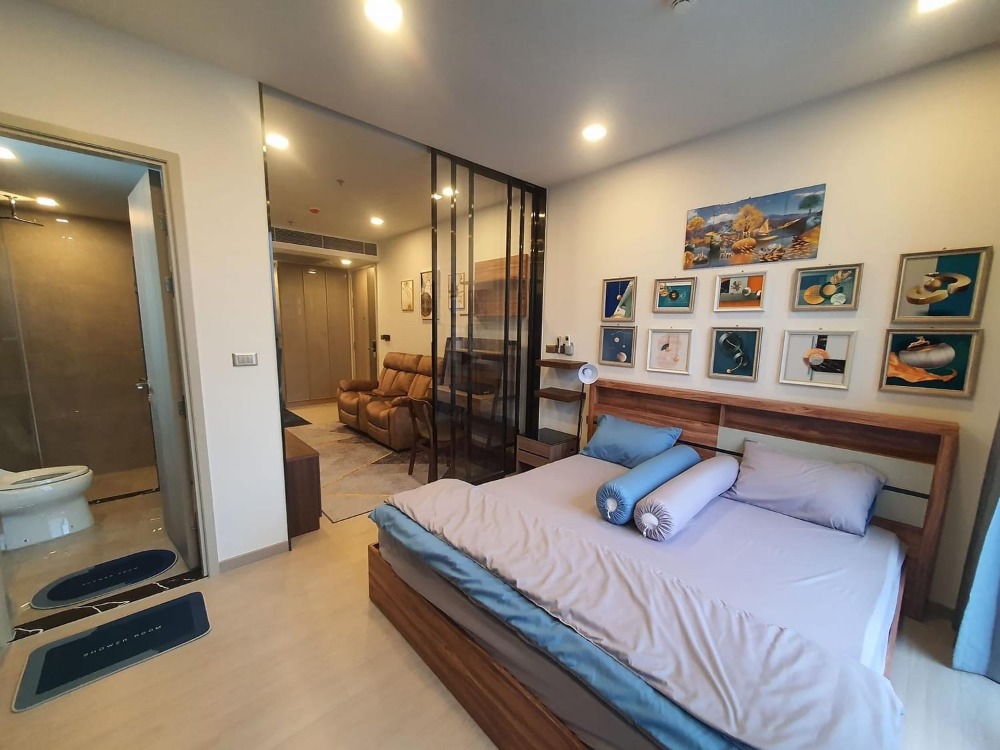 For RentCondoRama9, Petchburi, RCA : One9Five Asoke - Rama 9: 36 sqm. Build B ,18th floor. Full Furniture and electrical appliances. Great view not block. Close MRT Rama 9, Fortune Town, Airport Link Makkasan, Walking distance to Jodd's Fair Night Market.