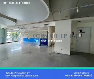 For RentShowroomSilom, Saladaeng, Bangrak : Showroom for rent in Silom, BTS Sala Daeng, with parking, the best location in Silom area, in the heart of the business, people walking all the time | Showroom for Rent