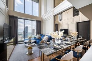 ขายคอนโดสุขุมวิท อโศก ทองหล่อ : Luxury Furnished 2 Beds Duplex Penthouse for Sale!