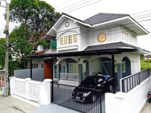 For SaleHouseMin Buri, Romklao : B651 2 storey detached house for sale, Saranwong village, Soi Romklao 25/3 It is only 300 meters from the entrance of the alley.