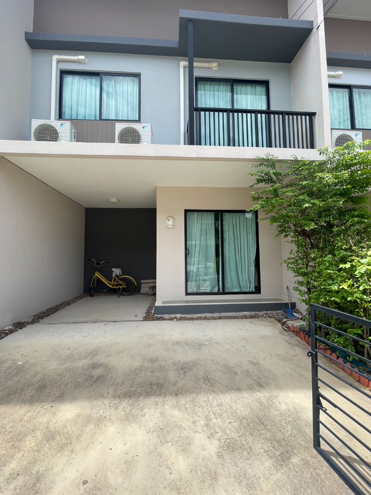 For RentTownhouseBangna, Bearing, Lasalle : Townhome for rent, 3 bedrooms, 2 bathrooms, 1 living room near Suvarnabhumi Airport.