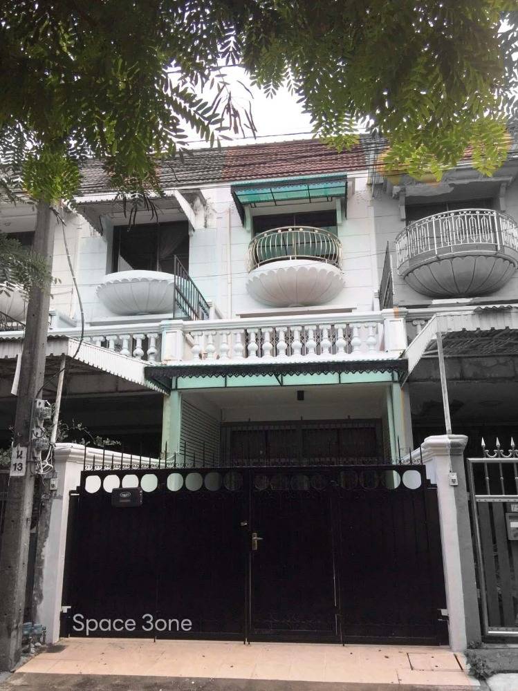 For RentTownhouseKasetsart, Ratchayothin : Townhome for rent, Prachachuen zone - by the canal, near Bon Marche Market Park, only 3 minutes.