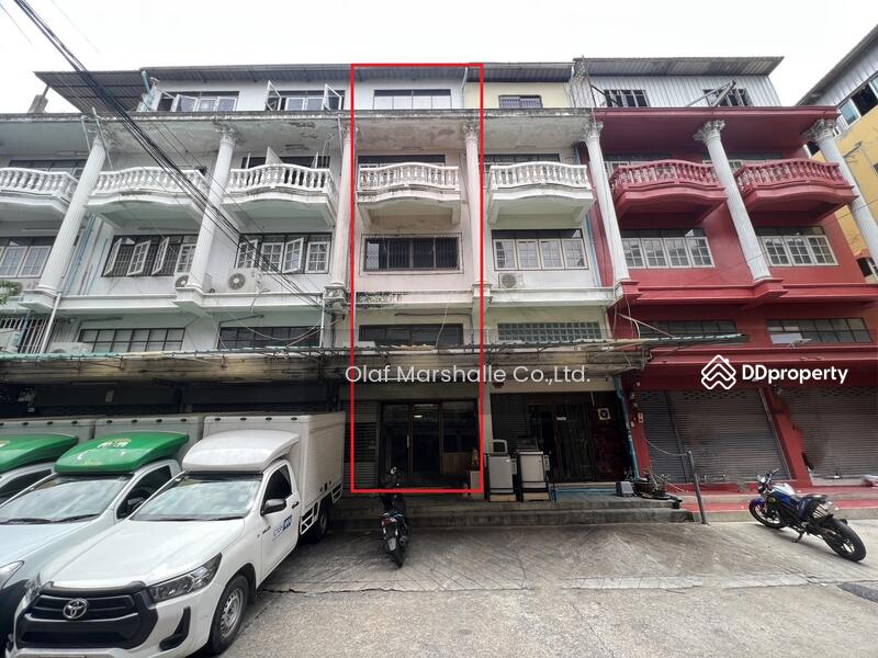 For SaleShophouseOnnut, Udomsuk : Special price! Commercial building, 3.5 floors, hot location, near BTS Udomsuk