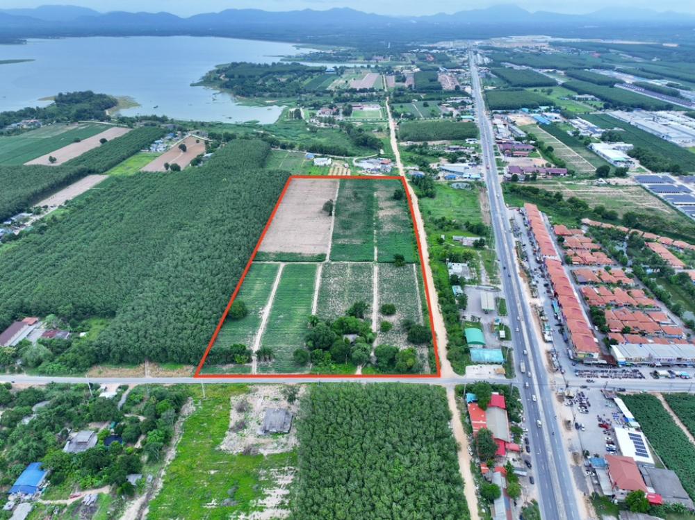 For SaleLandRayong : Land for sale, 48 rai, Rayong Province, Pluak Daeng District, large rectangular area, width 160 meters, length 465 meters, already filled in, ready for development. Located on Road 3191