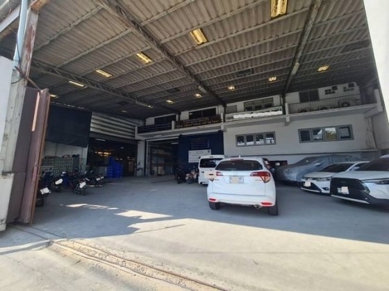For RentWarehouseRama 2, Bang Khun Thian : For Rent, warehouse for rent with office, Soi Bang Kradi, Rama 2, along Soi Bang Kradi Road, area over 3000 square meters, large cars can enter and exit, very good location.