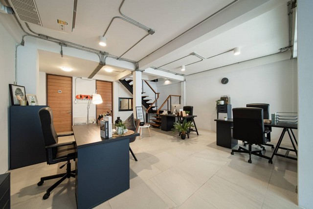 For SaleTownhouseSukhumvit, Asoke, Thonglor : Townhome for sale, 3 floors, 23 sq m, Ekkamai 22 area, Sukhumvit 71, near BTS Ekkamai. You can enter via Pridi 43.